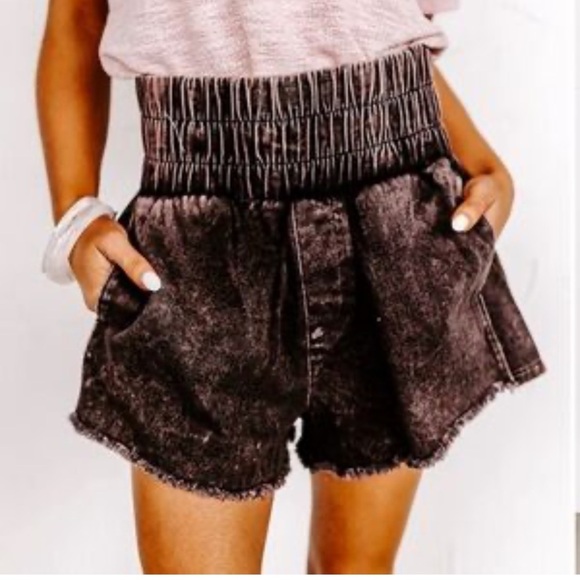New In Acid Washed Raw Hem High Waisted Jean Shorts NWOT - Picture 2 of 4